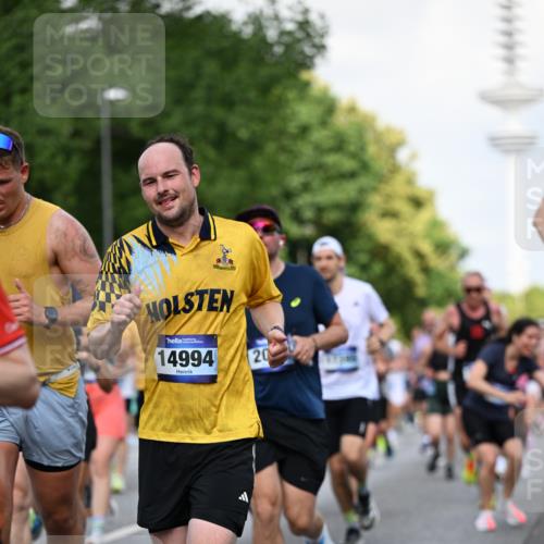 29.06.2025 - hella hamburg halbmarathon Dr. Thomas Lammeyer http://msf.ph/oto/8511195 29.06.2025 10:00:35 Kennedybrücke 1460, 1496, 1537, 1628, 1833, 1877, 2013, 2082, 2083, 2208, 2340, 2378, 2396, 2771, 2839, 2869, 2878, 2996, 3310, 3426, 3575, 4065, 4377, 4404, 4635, 4833, 4967, 5169, 5194, 5482, 5839, 6286, 6309, 6377, 6561, 6562, 7383, 7475, 8112, 8261, 8313, 8361, 8514, 8572, 8587, 8618, 8661, 8710, 8863, 8921, 8996, 9082, 9497, 9537, 9597, 9638, 9752, 9820, 9876, 10189, 10371, 10508, 10859, 11018, 11231, 11429 meine-sportfotos.de
