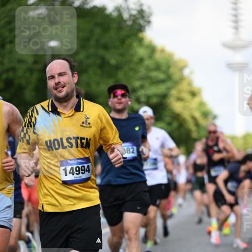 29.06.2025 - hella hamburg halbmarathon Dr. Thomas Lammeyer http://msf.ph/oto/8511200 29.06.2025 10:00:35 Kennedybrücke 1460, 1496, 1537, 1628, 1833, 1877, 2013, 2082, 2083, 2208, 2340, 2378, 2396, 2771, 2839, 2869, 2878, 2996, 3310, 3426, 3575, 4065, 4377, 4404, 4635, 4833, 4967, 5169, 5194, 5482, 5839, 6286, 6309, 6377, 6561, 6562, 7383, 7475, 8112, 8261, 8313, 8361, 8514, 8572, 8587, 8618, 8661, 8710, 8863, 8921, 8996, 9082, 9497, 9537, 9597, 9638, 9752, 9820, 9876, 10189, 10371, 10508, 10859, 11018, 11231, 11429 meine-sportfotos.de
