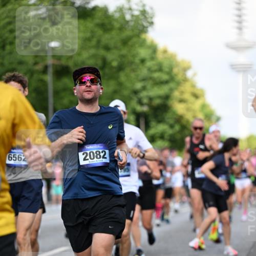 29.06.2025 - hella hamburg halbmarathon Dr. Thomas Lammeyer http://msf.ph/oto/8511210 29.06.2025 10:00:36 Kennedybrücke 1381, 1460, 1496, 1537, 1628, 1833, 1877, 2013, 2082, 2083, 2208, 2340, 2378, 2396, 2771, 2839, 2869, 2878, 2996, 3310, 3426, 3575, 4065, 4377, 4404, 4635, 4833, 4967, 5169, 5194, 5839, 6286, 6309, 6377, 6561, 6562, 7383, 7475, 8112, 8261, 8313, 8361, 8514, 8572, 8587, 8618, 8661, 8710, 8863, 8921, 8996, 9082, 9497, 9537, 9597, 9752, 9820, 9876, 10189, 10371, 10508, 10859, 11018, 11231, 11429 meine-sportfotos.de