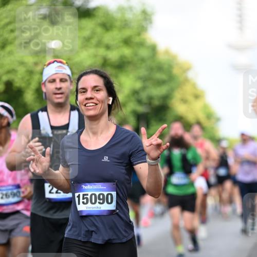 29.06.2025 - hella hamburg halbmarathon Dr. Thomas Lammeyer http://msf.ph/oto/8511267 29.06.2025 10:00:40 Kennedybrücke 1381, 1460, 1496, 1537, 1833, 1877, 2013, 2074, 2082, 2111, 2208, 2340, 2378, 2396, 2771, 2839, 2869, 2878, 2996, 3310, 3426, 3575, 3652, 4065, 4377, 4635, 4833, 4897, 4967, 5169, 5194, 5839, 6286, 6309, 6377, 6561, 6562, 7383, 7475, 8112, 8261, 8313, 8361, 8514, 8572, 8587, 8618, 8661, 8710, 8863, 8996, 9082, 9497, 9537, 9752, 9820, 9876, 9985, 10189, 10371, 10508, 10859, 11018, 11429 meine-sportfotos.de