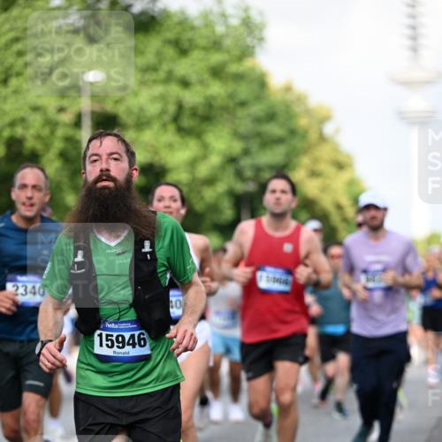 29.06.2025 - hella hamburg halbmarathon Dr. Thomas Lammeyer http://msf.ph/oto/8511334 29.06.2025 10:00:43 Kennedybrücke 1381, 1460, 1496, 1537, 1833, 1877, 2013, 2074, 2082, 2111, 2208, 2340, 2378, 2396, 2771, 2839, 2869, 2878, 2996, 3310, 3426, 3575, 3652, 3791, 4635, 4770, 4833, 4897, 4967, 5169, 5194, 5839, 6286, 6309, 6377, 6561, 6562, 7383, 7475, 8112, 8261, 8313, 8361, 8514, 8572, 8587, 8618, 8661, 8710, 8813, 8863, 8996, 9082, 9497, 9752, 9820, 9876, 9985, 10189, 10371, 10508, 10859, 11018, 11429 meine-sportfotos.de