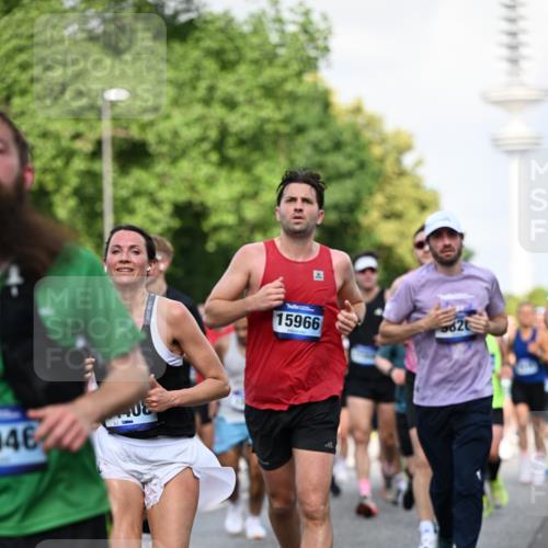 29.06.2025 - hella hamburg halbmarathon Dr. Thomas Lammeyer http://msf.ph/oto/8511346 29.06.2025 10:00:43 Kennedybrücke 1381, 1460, 1496, 1537, 1833, 1877, 2013, 2074, 2082, 2111, 2208, 2340, 2378, 2396, 2771, 2839, 2869, 2878, 2996, 3310, 3426, 3575, 3652, 3791, 4635, 4770, 4833, 4897, 4967, 5169, 5194, 5839, 6286, 6309, 6377, 6561, 6562, 7383, 7475, 8112, 8261, 8313, 8361, 8514, 8572, 8587, 8618, 8661, 8710, 8813, 8863, 8996, 9082, 9497, 9752, 9820, 9876, 9985, 10189, 10371, 10508, 10859, 11018, 11429 meine-sportfotos.de