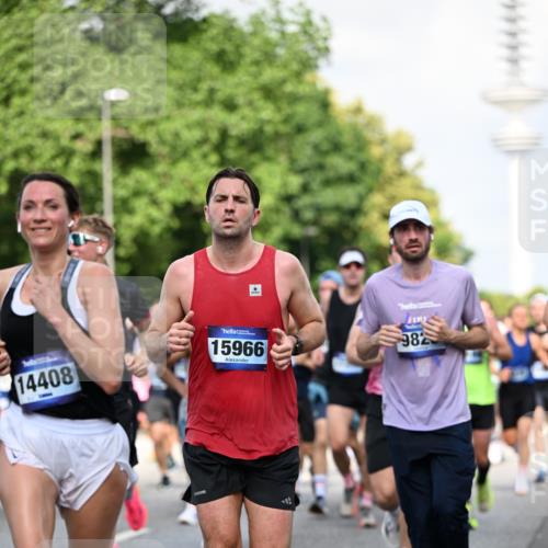 29.06.2025 - hella hamburg halbmarathon Dr. Thomas Lammeyer http://msf.ph/oto/8511360 29.06.2025 10:00:44 Kennedybrücke 1381, 1460, 1496, 1537, 1833, 2013, 2074, 2082, 2111, 2208, 2340, 2378, 2396, 2771, 2839, 2869, 2878, 2996, 3310, 3426, 3575, 3652, 3791, 4635, 4770, 4833, 4897, 4967, 5169, 5194, 5839, 6309, 6377, 6561, 6562, 7383, 7475, 8112, 8261, 8313, 8361, 8514, 8572, 8587, 8618, 8661, 8710, 8813, 8863, 8996, 9082, 9497, 9752, 9820, 9876, 9985, 10189, 10371, 10508, 10859, 11018, 11429 meine-sportfotos.de