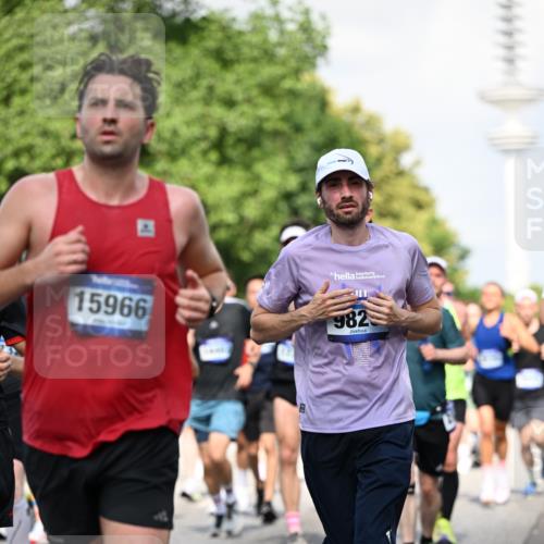 29.06.2025 - hella hamburg halbmarathon Dr. Thomas Lammeyer http://msf.ph/oto/8511385 29.06.2025 10:00:45 Kennedybrücke 1381, 1460, 1496, 1537, 1833, 2013, 2074, 2082, 2111, 2208, 2340, 2378, 2396, 2771, 2839, 2869, 2878, 2996, 3310, 3426, 3575, 3652, 3791, 4635, 4770, 4833, 4897, 4967, 5169, 5194, 5839, 6309, 6377, 6561, 6562, 7383, 7475, 8112, 8313, 8361, 8514, 8572, 8587, 8618, 8651, 8661, 8710, 8813, 8863, 8930, 8996, 9082, 9497, 9752, 9820, 9876, 9985, 10189, 10371, 10508, 10859, 11018, 11184, 11429 meine-sportfotos.de