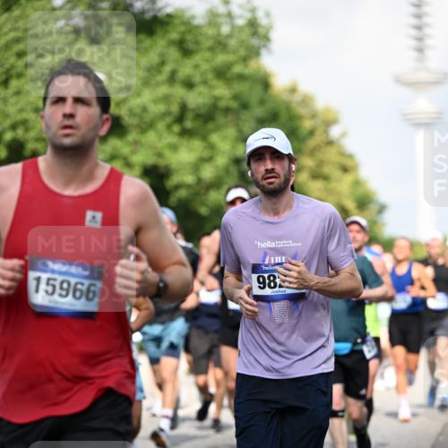 29.06.2025 - hella hamburg halbmarathon Dr. Thomas Lammeyer http://msf.ph/oto/8511388 29.06.2025 10:00:45 Kennedybrücke 1381, 1460, 1496, 1537, 1833, 2013, 2074, 2082, 2111, 2208, 2340, 2378, 2396, 2771, 2839, 2869, 2878, 2996, 3310, 3426, 3575, 3652, 3791, 4635, 4770, 4833, 4897, 4967, 5169, 5194, 5839, 6309, 6377, 6561, 6562, 7383, 7475, 8112, 8313, 8361, 8514, 8572, 8587, 8618, 8651, 8661, 8710, 8813, 8863, 8930, 8996, 9082, 9497, 9752, 9820, 9876, 9985, 10189, 10371, 10508, 10859, 11018, 11184, 11429 meine-sportfotos.de