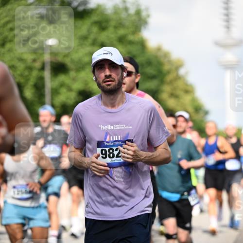 29.06.2025 - hella hamburg halbmarathon Dr. Thomas Lammeyer http://msf.ph/oto/8511405 29.06.2025 10:00:46 Kennedybrücke 1381, 1460, 1496, 1537, 1833, 2074, 2082, 2111, 2208, 2340, 2378, 2396, 2771, 2839, 2869, 2878, 3310, 3426, 3575, 3652, 3791, 4770, 4833, 4897, 4967, 5169, 5194, 5319, 5839, 6309, 6377, 6561, 6562, 7177, 8112, 8313, 8361, 8514, 8572, 8587, 8618, 8651, 8661, 8710, 8813, 8863, 8930, 8996, 9082, 9497, 9752, 9820, 9876, 9985, 10189, 10371, 10859, 11018, 11184, 11429 meine-sportfotos.de