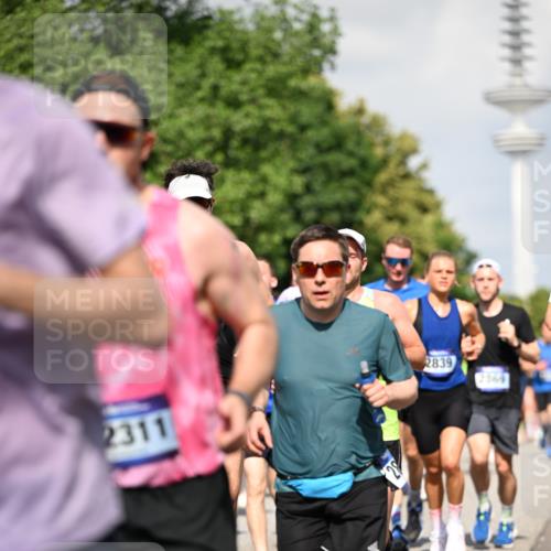 29.06.2025 - hella hamburg halbmarathon Dr. Thomas Lammeyer http://msf.ph/oto/8511423 29.06.2025 10:00:47 Kennedybrücke 1381, 1460, 1496, 1537, 1833, 2074, 2082, 2111, 2208, 2340, 2378, 2396, 2771, 2839, 2869, 2878, 3310, 3426, 3575, 3652, 3791, 4770, 4833, 4897, 4967, 5169, 5194, 5319, 5839, 6309, 6377, 6561, 6562, 7177, 8112, 8313, 8361, 8514, 8572, 8587, 8618, 8651, 8661, 8710, 8813, 8863, 8930, 8996, 9082, 9497, 9752, 9820, 9876, 9985, 10040, 10189, 10371, 10859, 11018, 11184, 11429 meine-sportfotos.de