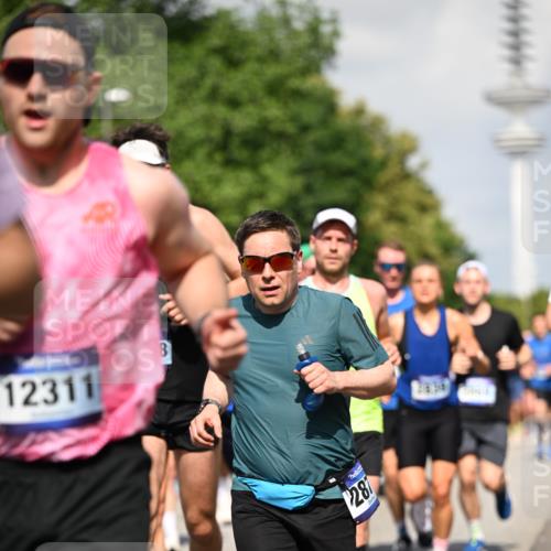 29.06.2025 - hella hamburg halbmarathon Dr. Thomas Lammeyer http://msf.ph/oto/8511432 29.06.2025 10:00:47 Kennedybrücke 1381, 1460, 1496, 1537, 1833, 2074, 2082, 2111, 2208, 2340, 2378, 2396, 2771, 2839, 2869, 2878, 3310, 3426, 3575, 3652, 3791, 4770, 4833, 4897, 4967, 5169, 5194, 5319, 5839, 6309, 6377, 6561, 6562, 7177, 8112, 8313, 8361, 8514, 8572, 8587, 8618, 8651, 8661, 8710, 8813, 8863, 8930, 8996, 9082, 9497, 9752, 9820, 9876, 9985, 10040, 10189, 10371, 10859, 11018, 11184, 11429 meine-sportfotos.de