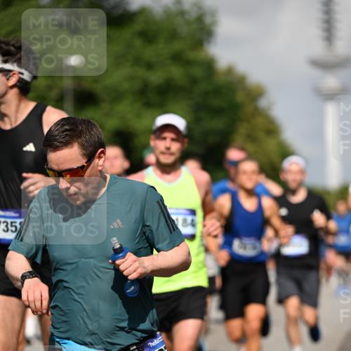 29.06.2025 - hella hamburg halbmarathon Dr. Thomas Lammeyer http://msf.ph/oto/8511447 29.06.2025 10:00:48 Kennedybrücke 1381, 1496, 1537, 1833, 2074, 2082, 2111, 2208, 2340, 2378, 2396, 2771, 2839, 2869, 2878, 3310, 3575, 3652, 3791, 4726, 4770, 4833, 4897, 4967, 5169, 5194, 5319, 5839, 6377, 6562, 6631, 7177, 8112, 8313, 8361, 8514, 8572, 8587, 8618, 8651, 8661, 8710, 8813, 8863, 8930, 8968, 8996, 9082, 9752, 9820, 9876, 9985, 10040, 10189, 10371, 10859, 11184, 11429 meine-sportfotos.de