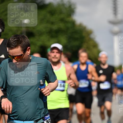 29.06.2025 - hella hamburg halbmarathon Dr. Thomas Lammeyer http://msf.ph/oto/8511452 29.06.2025 10:00:48 Kennedybrücke 1381, 1496, 1537, 1833, 2074, 2082, 2111, 2208, 2340, 2378, 2396, 2771, 2839, 2869, 2878, 3310, 3575, 3652, 3791, 4726, 4770, 4833, 4897, 4967, 5169, 5194, 5319, 5839, 6377, 6562, 6631, 7177, 8112, 8313, 8361, 8514, 8572, 8587, 8618, 8651, 8661, 8710, 8813, 8863, 8930, 8968, 8996, 9082, 9752, 9820, 9876, 9985, 10040, 10189, 10371, 10859, 11184, 11429 meine-sportfotos.de