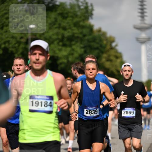 29.06.2025 - hella hamburg halbmarathon Dr. Thomas Lammeyer http://msf.ph/oto/8511466 29.06.2025 10:00:48 Kennedybrücke 1381, 1496, 1537, 1833, 2074, 2082, 2111, 2208, 2340, 2378, 2396, 2771, 2839, 2869, 2878, 3310, 3575, 3652, 3791, 4726, 4770, 4833, 4897, 4967, 5169, 5194, 5319, 5839, 6377, 6562, 6631, 7177, 8112, 8313, 8361, 8514, 8572, 8587, 8618, 8651, 8661, 8710, 8813, 8863, 8930, 8968, 8996, 9082, 9752, 9820, 9876, 9985, 10040, 10189, 10371, 10859, 11184, 11429 meine-sportfotos.de