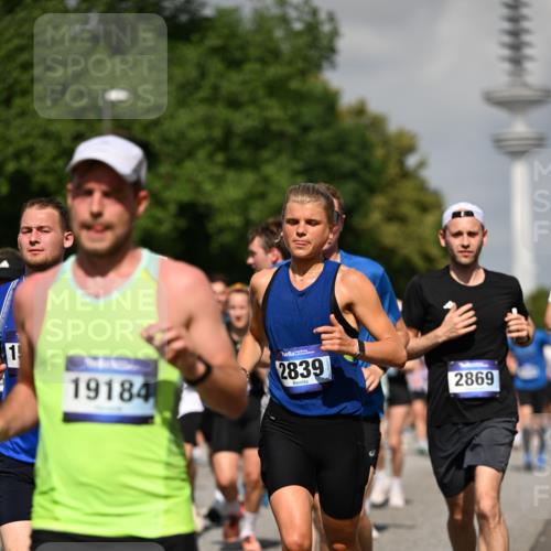 29.06.2025 - hella hamburg halbmarathon Dr. Thomas Lammeyer http://msf.ph/oto/8511469 29.06.2025 10:00:49 Kennedybrücke 1381, 1496, 1537, 1833, 2074, 2111, 2208, 2340, 2378, 2396, 2771, 2839, 2869, 2878, 3310, 3575, 3652, 3791, 4726, 4770, 4833, 4897, 5169, 5194, 5319, 5839, 6377, 6631, 7177, 8112, 8313, 8361, 8514, 8572, 8587, 8618, 8651, 8661, 8710, 8813, 8863, 8930, 8968, 8996, 9082, 9246, 9752, 9820, 9876, 9985, 10040, 10189, 10371, 10859, 11184, 11429 meine-sportfotos.de