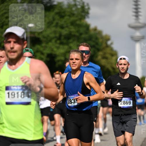 29.06.2025 - hella hamburg halbmarathon Dr. Thomas Lammeyer http://msf.ph/oto/8511472 29.06.2025 10:00:49 Kennedybrücke 1381, 1496, 1537, 1833, 2074, 2111, 2208, 2340, 2378, 2396, 2771, 2839, 2869, 2878, 3310, 3575, 3652, 3791, 4726, 4770, 4833, 4897, 5169, 5194, 5319, 5839, 6377, 6631, 7177, 8112, 8313, 8361, 8514, 8572, 8587, 8618, 8651, 8661, 8710, 8813, 8863, 8930, 8968, 8996, 9082, 9246, 9752, 9820, 9876, 9985, 10040, 10189, 10371, 10859, 11184, 11429 meine-sportfotos.de