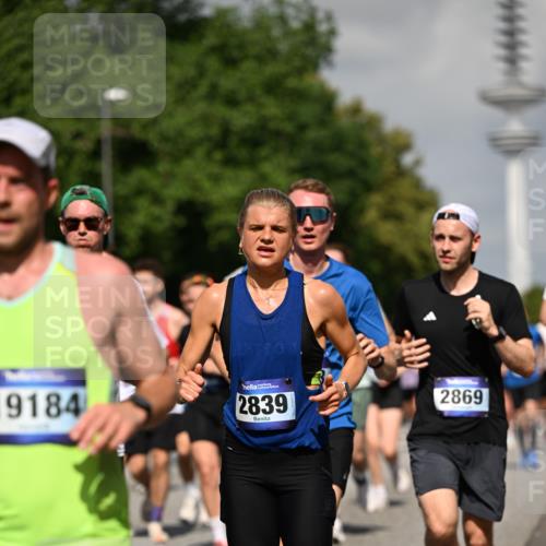29.06.2025 - hella hamburg halbmarathon Dr. Thomas Lammeyer http://msf.ph/oto/8511476 29.06.2025 10:00:49 Kennedybrücke 1381, 1496, 1537, 1833, 2074, 2111, 2208, 2340, 2378, 2396, 2771, 2839, 2869, 2878, 3310, 3575, 3652, 3791, 4726, 4770, 4833, 4897, 5169, 5194, 5319, 5839, 6377, 6631, 7177, 8112, 8313, 8361, 8514, 8572, 8587, 8618, 8651, 8661, 8710, 8813, 8863, 8930, 8968, 8996, 9082, 9246, 9752, 9820, 9876, 9985, 10040, 10189, 10371, 10859, 11184, 11429 meine-sportfotos.de