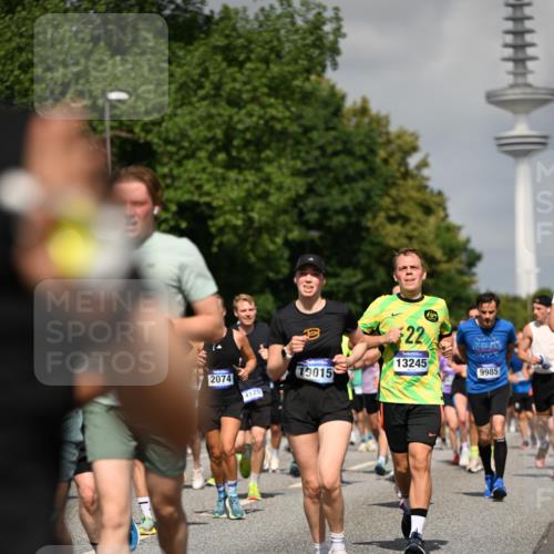 29.06.2025 - hella hamburg halbmarathon Dr. Thomas Lammeyer http://msf.ph/oto/8511532 29.06.2025 10:00:51 Kennedybrücke 1381, 1496, 1537, 1833, 2074, 2111, 2208, 2340, 2378, 2396, 2595, 2771, 2814, 2839, 2869, 2878, 3310, 3575, 3652, 3791, 4726, 4770, 4833, 4897, 5013, 5169, 5194, 5319, 5839, 6631, 7177, 7918, 8112, 8313, 8361, 8587, 8618, 8651, 8661, 8710, 8813, 8863, 8930, 8968, 8996, 9246, 9752, 9820, 9876, 9985, 10040, 10189, 10371, 10859, 10896, 11184, 11339, 11429 meine-sportfotos.de