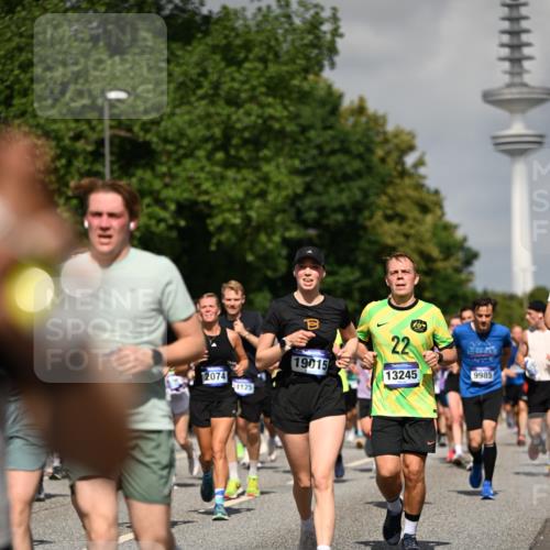 29.06.2025 - hella hamburg halbmarathon Dr. Thomas Lammeyer http://msf.ph/oto/8511537 29.06.2025 10:00:51 Kennedybrücke 1381, 1496, 1537, 1833, 2074, 2111, 2208, 2340, 2378, 2396, 2595, 2771, 2814, 2839, 2869, 2878, 3310, 3575, 3652, 3791, 4726, 4770, 4833, 4897, 5013, 5169, 5194, 5319, 5839, 6631, 7177, 7918, 8112, 8313, 8361, 8587, 8618, 8651, 8661, 8710, 8813, 8863, 8930, 8968, 8996, 9246, 9752, 9820, 9876, 9985, 10040, 10189, 10371, 10859, 10896, 11184, 11339, 11429 meine-sportfotos.de