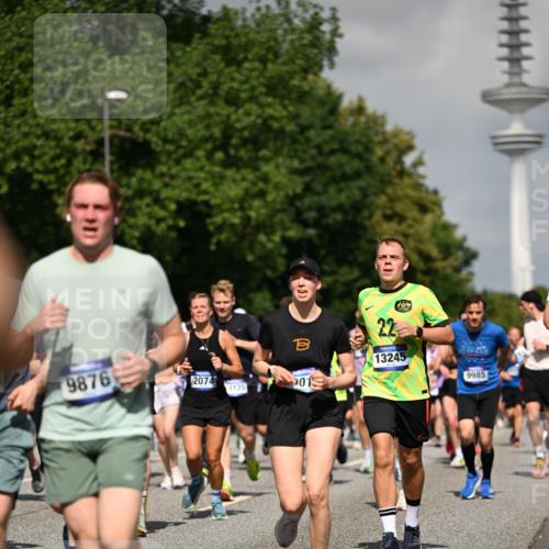 29.06.2025 - hella hamburg halbmarathon Dr. Thomas Lammeyer http://msf.ph/oto/8511542 29.06.2025 10:00:51 Kennedybrücke 1381, 1496, 1537, 1833, 2074, 2111, 2208, 2340, 2378, 2396, 2595, 2771, 2814, 2839, 2869, 2878, 3310, 3575, 3652, 3791, 4726, 4770, 4833, 4897, 5013, 5169, 5194, 5319, 5839, 6631, 7177, 7918, 8112, 8313, 8361, 8587, 8618, 8651, 8661, 8710, 8813, 8863, 8930, 8968, 8996, 9246, 9752, 9820, 9876, 9985, 10040, 10189, 10371, 10859, 10896, 11184, 11339, 11429 meine-sportfotos.de