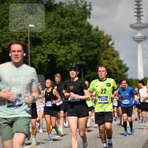 29.06.2025 - hella hamburg halbmarathon Dr. Thomas Lammeyer http://msf.ph/oto/8511549 29.06.2025 10:00:52 Kennedybrücke 1381, 1496, 1537, 1833, 2074, 2111, 2208, 2340, 2378, 2396, 2595, 2771, 2814, 2839, 2869, 2878, 3575, 3652, 3791, 4299, 4726, 4770, 4833, 4897, 5013, 5169, 5194, 5319, 5839, 6033, 6631, 7177, 7918, 8112, 8313, 8587, 8618, 8651, 8661, 8710, 8813, 8863, 8930, 8968, 9246, 9752, 9820, 9876, 9985, 10040, 10189, 10667, 10859, 10896, 11184, 11339, 11429 meine-sportfotos.de
