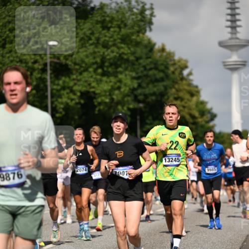 29.06.2025 - hella hamburg halbmarathon Dr. Thomas Lammeyer http://msf.ph/oto/8511550 29.06.2025 10:00:52 Kennedybrücke 1381, 1496, 1537, 1833, 2074, 2111, 2208, 2340, 2378, 2396, 2595, 2771, 2814, 2839, 2869, 2878, 3575, 3652, 3791, 4299, 4726, 4770, 4833, 4897, 5013, 5169, 5194, 5319, 5839, 6033, 6631, 7177, 7918, 8112, 8313, 8587, 8618, 8651, 8661, 8710, 8813, 8863, 8930, 8968, 9246, 9752, 9820, 9876, 9985, 10040, 10189, 10667, 10859, 10896, 11184, 11339, 11429 meine-sportfotos.de
