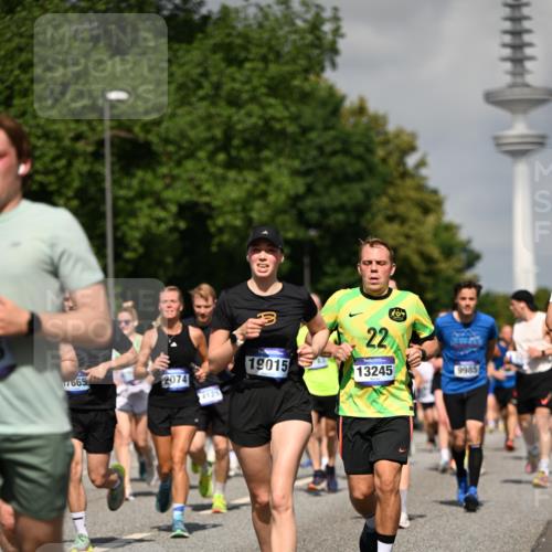 29.06.2025 - hella hamburg halbmarathon Dr. Thomas Lammeyer http://msf.ph/oto/8511555 29.06.2025 10:00:52 Kennedybrücke 1381, 1496, 1537, 1833, 2074, 2111, 2208, 2340, 2378, 2396, 2595, 2771, 2814, 2839, 2869, 2878, 3575, 3652, 3791, 4299, 4726, 4770, 4833, 4897, 5013, 5169, 5194, 5319, 5839, 6033, 6631, 7177, 7918, 8112, 8313, 8587, 8618, 8651, 8661, 8710, 8813, 8863, 8930, 8968, 9246, 9752, 9820, 9876, 9985, 10040, 10189, 10667, 10859, 10896, 11184, 11339, 11429 meine-sportfotos.de