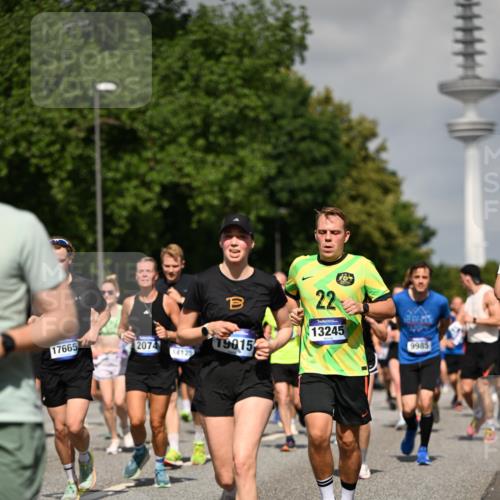 29.06.2025 - hella hamburg halbmarathon Dr. Thomas Lammeyer http://msf.ph/oto/8511558 29.06.2025 10:00:52 Kennedybrücke 1381, 1496, 1537, 1833, 2074, 2111, 2208, 2340, 2378, 2396, 2595, 2771, 2814, 2839, 2869, 2878, 3575, 3652, 3791, 4299, 4726, 4770, 4833, 4897, 5013, 5169, 5194, 5319, 5839, 6033, 6631, 7177, 7918, 8112, 8313, 8587, 8618, 8651, 8661, 8710, 8813, 8863, 8930, 8968, 9246, 9752, 9820, 9876, 9985, 10040, 10189, 10667, 10859, 10896, 11184, 11339, 11429 meine-sportfotos.de
