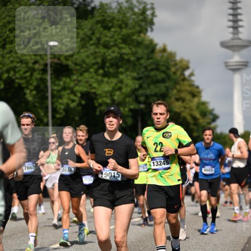 29.06.2025 - hella hamburg halbmarathon Dr. Thomas Lammeyer http://msf.ph/oto/8511562 29.06.2025 10:00:52 Kennedybrücke 1381, 1496, 1537, 1833, 2074, 2111, 2208, 2340, 2378, 2396, 2595, 2771, 2814, 2839, 2869, 2878, 3575, 3652, 3791, 4299, 4726, 4770, 4833, 4897, 5013, 5169, 5194, 5319, 5839, 6033, 6631, 7177, 7918, 8112, 8313, 8587, 8618, 8651, 8661, 8710, 8813, 8863, 8930, 8968, 9246, 9752, 9820, 9876, 9985, 10040, 10189, 10667, 10859, 10896, 11184, 11339, 11429 meine-sportfotos.de