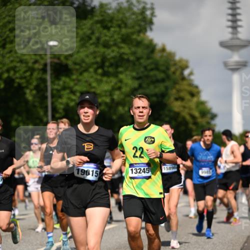 29.06.2025 - hella hamburg halbmarathon Dr. Thomas Lammeyer http://msf.ph/oto/8511578 29.06.2025 10:00:53 Kennedybrücke 1381, 1496, 1537, 1833, 2074, 2111, 2340, 2378, 2396, 2595, 2814, 2839, 2869, 2878, 3575, 3652, 3791, 4299, 4726, 4770, 4833, 4897, 5013, 5169, 5194, 5319, 5839, 6033, 6125, 6631, 7177, 7918, 8112, 8313, 8587, 8618, 8651, 8661, 8710, 8813, 8863, 8930, 8968, 9246, 9752, 9820, 9876, 9985, 10040, 10189, 10667, 10859, 10896, 11184, 11339, 11429 meine-sportfotos.de