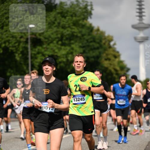 29.06.2025 - hella hamburg halbmarathon Dr. Thomas Lammeyer http://msf.ph/oto/8511580 29.06.2025 10:00:53 Kennedybrücke 1381, 1496, 1537, 1833, 2074, 2111, 2340, 2378, 2396, 2595, 2814, 2839, 2869, 2878, 3575, 3652, 3791, 4299, 4726, 4770, 4833, 4897, 5013, 5169, 5194, 5319, 5839, 6033, 6125, 6631, 7177, 7918, 8112, 8313, 8587, 8618, 8651, 8661, 8710, 8813, 8863, 8930, 8968, 9246, 9752, 9820, 9876, 9985, 10040, 10189, 10667, 10859, 10896, 11184, 11339, 11429 meine-sportfotos.de