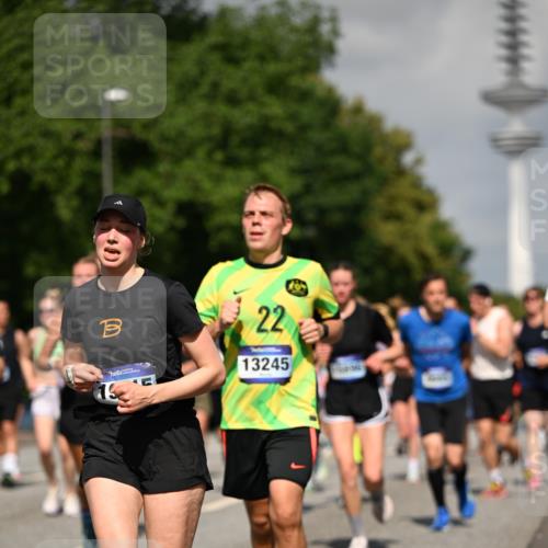 29.06.2025 - hella hamburg halbmarathon Dr. Thomas Lammeyer http://msf.ph/oto/8511590 29.06.2025 10:00:53 Kennedybrücke 1381, 1496, 1537, 1833, 2074, 2111, 2340, 2378, 2396, 2595, 2814, 2839, 2869, 2878, 3575, 3652, 3791, 4299, 4726, 4770, 4833, 4897, 5013, 5169, 5194, 5319, 5839, 6033, 6125, 6631, 7177, 7918, 8112, 8313, 8587, 8618, 8651, 8661, 8710, 8813, 8863, 8930, 8968, 9246, 9752, 9820, 9876, 9985, 10040, 10189, 10667, 10859, 10896, 11184, 11339, 11429 meine-sportfotos.de