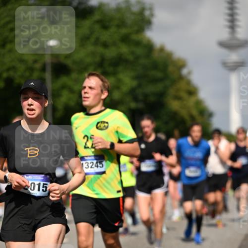 29.06.2025 - hella hamburg halbmarathon Dr. Thomas Lammeyer http://msf.ph/oto/8511599 29.06.2025 10:00:54 Kennedybrücke 1381, 1537, 1833, 2074, 2111, 2340, 2378, 2396, 2595, 2814, 2839, 2869, 2878, 3575, 3652, 3791, 4299, 4726, 4770, 4833, 4897, 5013, 5018, 5169, 5194, 5319, 5839, 6033, 6125, 6631, 7177, 7918, 8112, 8313, 8587, 8618, 8651, 8661, 8710, 8813, 8863, 8930, 8968, 9060, 9246, 9752, 9820, 9876, 9985, 10040, 10189, 10667, 10859, 10896, 11184, 11339, 11429 meine-sportfotos.de