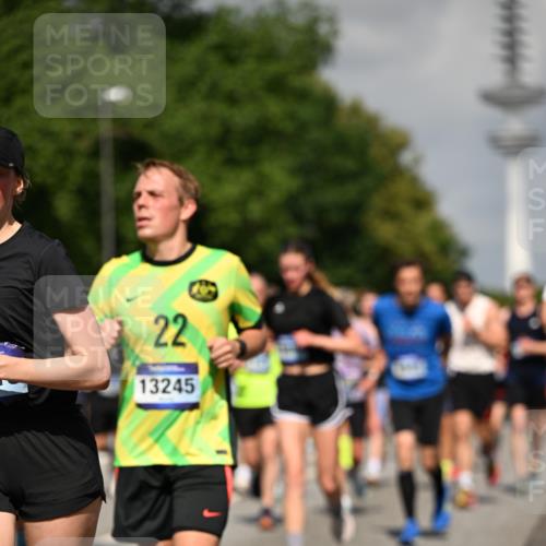 29.06.2025 - hella hamburg halbmarathon Dr. Thomas Lammeyer http://msf.ph/oto/8511608 29.06.2025 10:00:54 Kennedybrücke 1381, 1537, 1833, 2074, 2111, 2340, 2378, 2396, 2595, 2814, 2839, 2869, 2878, 3575, 3652, 3791, 4299, 4726, 4770, 4833, 4897, 5013, 5018, 5169, 5194, 5319, 5839, 6033, 6125, 6631, 7177, 7918, 8112, 8313, 8587, 8618, 8651, 8661, 8710, 8813, 8863, 8930, 8968, 9060, 9246, 9752, 9820, 9876, 9985, 10040, 10189, 10667, 10859, 10896, 11184, 11339, 11429 meine-sportfotos.de