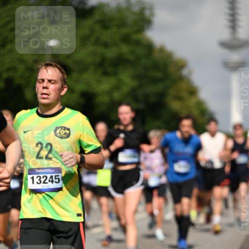 29.06.2025 - hella hamburg halbmarathon Dr. Thomas Lammeyer http://msf.ph/oto/8511611 29.06.2025 10:00:54 Kennedybrücke 1381, 1537, 1833, 2074, 2111, 2340, 2378, 2396, 2595, 2814, 2839, 2869, 2878, 3575, 3652, 3791, 4299, 4726, 4770, 4833, 4897, 5013, 5018, 5169, 5194, 5319, 5839, 6033, 6125, 6631, 7177, 7918, 8112, 8313, 8587, 8618, 8651, 8661, 8710, 8813, 8863, 8930, 8968, 9060, 9246, 9752, 9820, 9876, 9985, 10040, 10189, 10667, 10859, 10896, 11184, 11339, 11429 meine-sportfotos.de