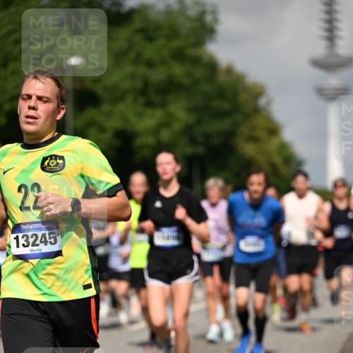 29.06.2025 - hella hamburg halbmarathon Dr. Thomas Lammeyer http://msf.ph/oto/8511615 29.06.2025 10:00:54 Kennedybrücke 1381, 1537, 1833, 2074, 2111, 2340, 2378, 2396, 2595, 2814, 2839, 2869, 2878, 3575, 3652, 3791, 4299, 4726, 4770, 4833, 4897, 5013, 5018, 5169, 5194, 5319, 5839, 6033, 6125, 6631, 7177, 7918, 8112, 8313, 8587, 8618, 8651, 8661, 8710, 8813, 8863, 8930, 8968, 9060, 9246, 9752, 9820, 9876, 9985, 10040, 10189, 10667, 10859, 10896, 11184, 11339, 11429 meine-sportfotos.de