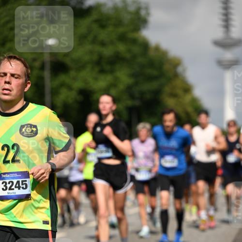 29.06.2025 - hella hamburg halbmarathon Dr. Thomas Lammeyer http://msf.ph/oto/8511618 29.06.2025 10:00:54 Kennedybrücke 1381, 1537, 1833, 2074, 2111, 2340, 2378, 2396, 2595, 2814, 2839, 2869, 2878, 3575, 3652, 3791, 4299, 4726, 4770, 4833, 4897, 5013, 5018, 5169, 5194, 5319, 5839, 6033, 6125, 6631, 7177, 7918, 8112, 8313, 8587, 8618, 8651, 8661, 8710, 8813, 8863, 8930, 8968, 9060, 9246, 9752, 9820, 9876, 9985, 10040, 10189, 10667, 10859, 10896, 11184, 11339, 11429 meine-sportfotos.de