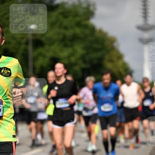 29.06.2025 - hella hamburg halbmarathon Dr. Thomas Lammeyer http://msf.ph/oto/8511624 29.06.2025 10:00:55 Kennedybrücke 1086, 1381, 1537, 1833, 2074, 2111, 2340, 2378, 2396, 2595, 2814, 2839, 2869, 2878, 3103, 3575, 3652, 3791, 4299, 4558, 4726, 4770, 4897, 5013, 5018, 5169, 5194, 5319, 5839, 6033, 6125, 6631, 7177, 7918, 8112, 8313, 8618, 8651, 8661, 8710, 8813, 8863, 8930, 8968, 9060, 9246, 9752, 9820, 9876, 9985, 10040, 10189, 10549, 10667, 10859, 10896, 11184, 11339, 11429 meine-sportfotos.de