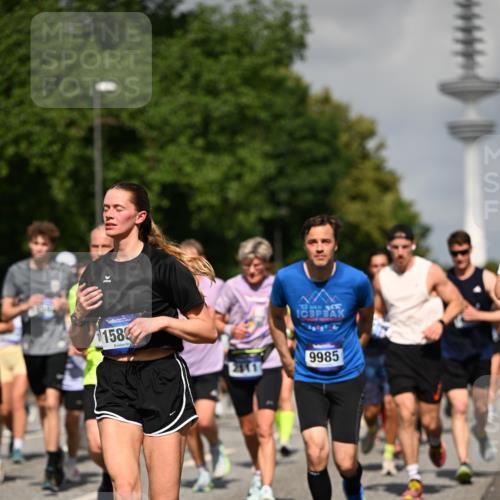 29.06.2025 - hella hamburg halbmarathon Dr. Thomas Lammeyer http://msf.ph/oto/8511635 29.06.2025 10:00:55 Kennedybrücke 1086, 1381, 1537, 1833, 2074, 2111, 2340, 2378, 2396, 2595, 2814, 2839, 2869, 2878, 3103, 3575, 3652, 3791, 4299, 4558, 4726, 4770, 4897, 5013, 5018, 5169, 5194, 5319, 5839, 6033, 6125, 6631, 7177, 7918, 8112, 8313, 8618, 8651, 8661, 8710, 8813, 8863, 8930, 8968, 9060, 9246, 9752, 9820, 9876, 9985, 10040, 10189, 10549, 10667, 10859, 10896, 11184, 11339, 11429 meine-sportfotos.de