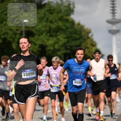 29.06.2025 - hella hamburg halbmarathon Dr. Thomas Lammeyer http://msf.ph/oto/8511642 29.06.2025 10:00:56 Kennedybrücke 1086, 1381, 1537, 1833, 2074, 2111, 2340, 2378, 2396, 2595, 2814, 2839, 2869, 2878, 3103, 3575, 3652, 3791, 4299, 4558, 4726, 4770, 4897, 5013, 5018, 5194, 5319, 5839, 6033, 6125, 6631, 7177, 7918, 8112, 8313, 8618, 8651, 8661, 8710, 8813, 8863, 8930, 8968, 9060, 9246, 9820, 9876, 9985, 10040, 10189, 10549, 10667, 10859, 10896, 11184, 11339, 11429 meine-sportfotos.de