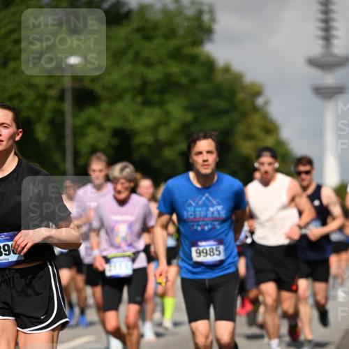 29.06.2025 - hella hamburg halbmarathon Dr. Thomas Lammeyer http://msf.ph/oto/8511658 29.06.2025 10:00:56 Kennedybrücke 1086, 1381, 1537, 1833, 2074, 2111, 2340, 2378, 2396, 2595, 2814, 2839, 2869, 2878, 3103, 3575, 3652, 3791, 4299, 4558, 4726, 4770, 4897, 5013, 5018, 5194, 5319, 5839, 6033, 6125, 6631, 7177, 7918, 8112, 8313, 8618, 8651, 8661, 8710, 8813, 8863, 8930, 8968, 9060, 9246, 9820, 9876, 9985, 10040, 10189, 10549, 10667, 10859, 10896, 11184, 11339, 11429 meine-sportfotos.de