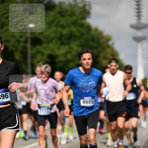 29.06.2025 - hella hamburg halbmarathon Dr. Thomas Lammeyer http://msf.ph/oto/8511660 29.06.2025 10:00:56 Kennedybrücke 1086, 1381, 1537, 1833, 2074, 2111, 2340, 2378, 2396, 2595, 2814, 2839, 2869, 2878, 3103, 3575, 3652, 3791, 4299, 4558, 4726, 4770, 4897, 5013, 5018, 5194, 5319, 5839, 6033, 6125, 6631, 7177, 7918, 8112, 8313, 8618, 8651, 8661, 8710, 8813, 8863, 8930, 8968, 9060, 9246, 9820, 9876, 9985, 10040, 10189, 10549, 10667, 10859, 10896, 11184, 11339, 11429 meine-sportfotos.de