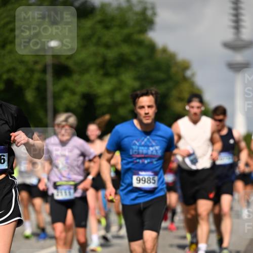 29.06.2025 - hella hamburg halbmarathon Dr. Thomas Lammeyer http://msf.ph/oto/8511665 29.06.2025 10:00:56 Kennedybrücke 1086, 1381, 1537, 1833, 2074, 2111, 2340, 2378, 2396, 2595, 2814, 2839, 2869, 2878, 3103, 3575, 3652, 3791, 4299, 4558, 4726, 4770, 4897, 5013, 5018, 5194, 5319, 5839, 6033, 6125, 6631, 7177, 7918, 8112, 8313, 8618, 8651, 8661, 8710, 8813, 8863, 8930, 8968, 9060, 9246, 9820, 9876, 9985, 10040, 10189, 10549, 10667, 10859, 10896, 11184, 11339, 11429 meine-sportfotos.de