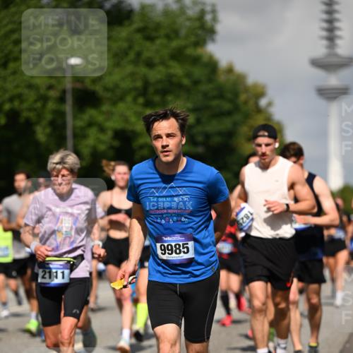 29.06.2025 - hella hamburg halbmarathon Dr. Thomas Lammeyer http://msf.ph/oto/8511669 29.06.2025 10:00:57 Kennedybrücke 1086, 1381, 1537, 1833, 2074, 2111, 2378, 2396, 2595, 2814, 2839, 2869, 2878, 3103, 3575, 3652, 3791, 4299, 4558, 4726, 4770, 4897, 5013, 5018, 5194, 5319, 5839, 6033, 6125, 6631, 7177, 7918, 8112, 8313, 8618, 8651, 8661, 8710, 8813, 8863, 8930, 8968, 9060, 9246, 9316, 9820, 9876, 9985, 10040, 10189, 10549, 10667, 10859, 10896, 11184, 11339, 11429 meine-sportfotos.de