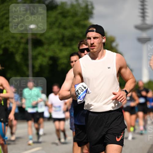 29.06.2025 - hella hamburg halbmarathon Dr. Thomas Lammeyer http://msf.ph/oto/8511710 29.06.2025 10:00:59 Kennedybrücke 1086, 1381, 1442, 1833, 2074, 2111, 2378, 2396, 2595, 2814, 2839, 2869, 2878, 3103, 3575, 3652, 3791, 4299, 4558, 4726, 4770, 4897, 5013, 5018, 5024, 5194, 5319, 5744, 5839, 6033, 6125, 6631, 6762, 6795, 7177, 7918, 8112, 8313, 8447, 8618, 8651, 8661, 8710, 8813, 8863, 8930, 8968, 9060, 9246, 9316, 9876, 9985, 10040, 10189, 10549, 10667, 10859, 10896, 11184, 11339, 11429 meine-sportfotos.de