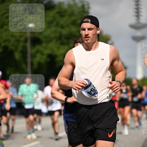 29.06.2025 - hella hamburg halbmarathon Dr. Thomas Lammeyer http://msf.ph/oto/8511714 29.06.2025 10:00:59 Kennedybrücke 1086, 1381, 1442, 1833, 2074, 2111, 2378, 2396, 2595, 2814, 2839, 2869, 2878, 3103, 3575, 3652, 3791, 4299, 4558, 4726, 4770, 4897, 5013, 5018, 5024, 5194, 5319, 5744, 5839, 6033, 6125, 6631, 6762, 6795, 7177, 7918, 8112, 8313, 8447, 8618, 8651, 8661, 8710, 8813, 8863, 8930, 8968, 9060, 9246, 9316, 9876, 9985, 10040, 10189, 10549, 10667, 10859, 10896, 11184, 11339, 11429 meine-sportfotos.de