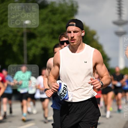 29.06.2025 - hella hamburg halbmarathon Dr. Thomas Lammeyer http://msf.ph/oto/8511718 29.06.2025 10:00:59 Kennedybrücke 1086, 1381, 1442, 1833, 2074, 2111, 2378, 2396, 2595, 2814, 2839, 2869, 2878, 3103, 3575, 3652, 3791, 4299, 4558, 4726, 4770, 4897, 5013, 5018, 5024, 5194, 5319, 5744, 5839, 6033, 6125, 6631, 6762, 6795, 7177, 7918, 8112, 8313, 8447, 8618, 8651, 8661, 8710, 8813, 8863, 8930, 8968, 9060, 9246, 9316, 9876, 9985, 10040, 10189, 10549, 10667, 10859, 10896, 11184, 11339, 11429 meine-sportfotos.de
