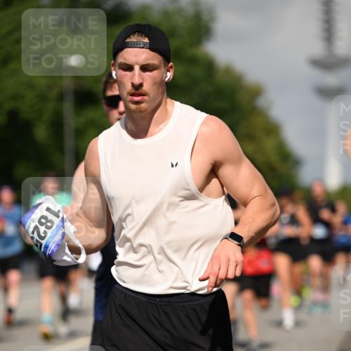 29.06.2025 - hella hamburg halbmarathon Dr. Thomas Lammeyer http://msf.ph/oto/8511725 29.06.2025 10:00:59 Kennedybrücke 1086, 1381, 1442, 1833, 2074, 2111, 2378, 2396, 2595, 2814, 2839, 2869, 2878, 3103, 3575, 3652, 3791, 4299, 4558, 4726, 4770, 4897, 5013, 5018, 5024, 5194, 5319, 5744, 5839, 6033, 6125, 6631, 6762, 6795, 7177, 7918, 8112, 8313, 8447, 8618, 8651, 8661, 8710, 8813, 8863, 8930, 8968, 9060, 9246, 9316, 9876, 9985, 10040, 10189, 10549, 10667, 10859, 10896, 11184, 11339, 11429 meine-sportfotos.de