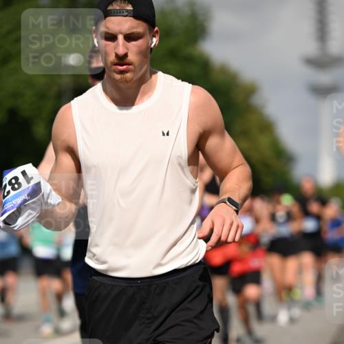 29.06.2025 - hella hamburg halbmarathon Dr. Thomas Lammeyer http://msf.ph/oto/8511729 29.06.2025 10:00:59 Kennedybrücke 1086, 1381, 1442, 1833, 2074, 2111, 2378, 2396, 2595, 2814, 2839, 2869, 2878, 3103, 3575, 3652, 3791, 4299, 4558, 4726, 4770, 4897, 5013, 5018, 5024, 5194, 5319, 5744, 5839, 6033, 6125, 6631, 6762, 6795, 7177, 7918, 8112, 8313, 8447, 8618, 8651, 8661, 8710, 8813, 8863, 8930, 8968, 9060, 9246, 9316, 9876, 9985, 10040, 10189, 10549, 10667, 10859, 10896, 11184, 11339, 11429 meine-sportfotos.de