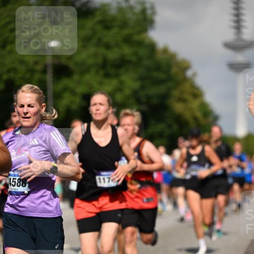 29.06.2025 - hella hamburg halbmarathon Dr. Thomas Lammeyer http://msf.ph/oto/8511757 29.06.2025 10:01:01 Kennedybrücke 1086, 1327, 1381, 1442, 1833, 2074, 2111, 2119, 2396, 2595, 2814, 2839, 2869, 3103, 3575, 3652, 3791, 4261, 4299, 4558, 4726, 4770, 4897, 5013, 5018, 5024, 5194, 5319, 5744, 6033, 6125, 6631, 6762, 6795, 7177, 7918, 8112, 8313, 8447, 8618, 8651, 8661, 8710, 8813, 8863, 8930, 8968, 9060, 9246, 9316, 9876, 9985, 10040, 10189, 10549, 10667, 10859, 10896, 11184, 11339, 11429 meine-sportfotos.de