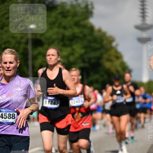 29.06.2025 - hella hamburg halbmarathon Dr. Thomas Lammeyer http://msf.ph/oto/8511762 29.06.2025 10:01:01 Kennedybrücke 1086, 1327, 1381, 1442, 1833, 2074, 2111, 2119, 2396, 2595, 2814, 2839, 2869, 3103, 3575, 3652, 3791, 4261, 4299, 4558, 4726, 4770, 4897, 5013, 5018, 5024, 5194, 5319, 5744, 6033, 6125, 6631, 6762, 6795, 7177, 7918, 8112, 8313, 8447, 8618, 8651, 8661, 8710, 8813, 8863, 8930, 8968, 9060, 9246, 9316, 9876, 9985, 10040, 10189, 10549, 10667, 10859, 10896, 11184, 11339, 11429 meine-sportfotos.de