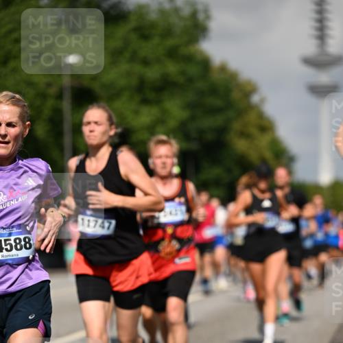 29.06.2025 - hella hamburg halbmarathon Dr. Thomas Lammeyer http://msf.ph/oto/8511765 29.06.2025 10:01:01 Kennedybrücke 1086, 1327, 1381, 1442, 1833, 2074, 2111, 2119, 2396, 2595, 2814, 2839, 2869, 3103, 3575, 3652, 3791, 4261, 4299, 4558, 4726, 4770, 4897, 5013, 5018, 5024, 5194, 5319, 5744, 6033, 6125, 6631, 6762, 6795, 7177, 7918, 8112, 8313, 8447, 8618, 8651, 8661, 8710, 8813, 8863, 8930, 8968, 9060, 9246, 9316, 9876, 9985, 10040, 10189, 10549, 10667, 10859, 10896, 11184, 11339, 11429 meine-sportfotos.de