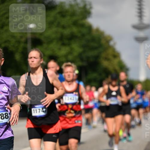 29.06.2025 - hella hamburg halbmarathon Dr. Thomas Lammeyer http://msf.ph/oto/8511769 29.06.2025 10:01:01 Kennedybrücke 1086, 1327, 1381, 1442, 1833, 2074, 2111, 2119, 2396, 2595, 2814, 2839, 2869, 3103, 3575, 3652, 3791, 4261, 4299, 4558, 4726, 4770, 4897, 5013, 5018, 5024, 5194, 5319, 5744, 6033, 6125, 6631, 6762, 6795, 7177, 7918, 8112, 8313, 8447, 8618, 8651, 8661, 8710, 8813, 8863, 8930, 8968, 9060, 9246, 9316, 9876, 9985, 10040, 10189, 10549, 10667, 10859, 10896, 11184, 11339, 11429 meine-sportfotos.de